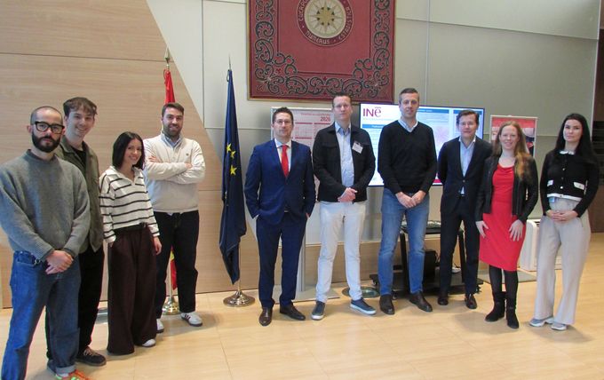 La delegación neerlandesa y miembros de la LCU del INE